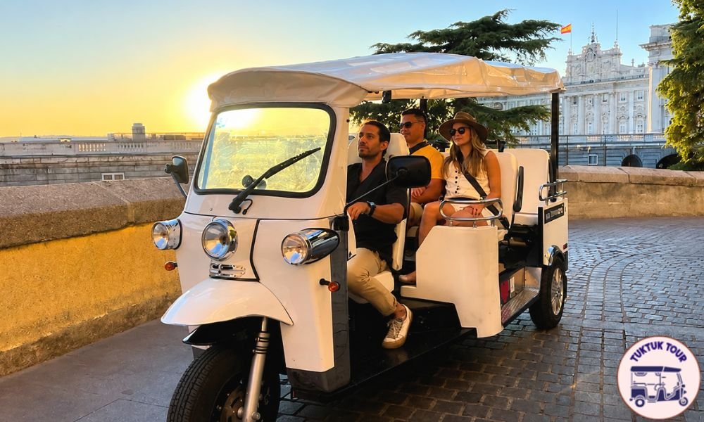 Tour en Tuk Tuk por Madrid de Día - tuk tuk eléctrico privado