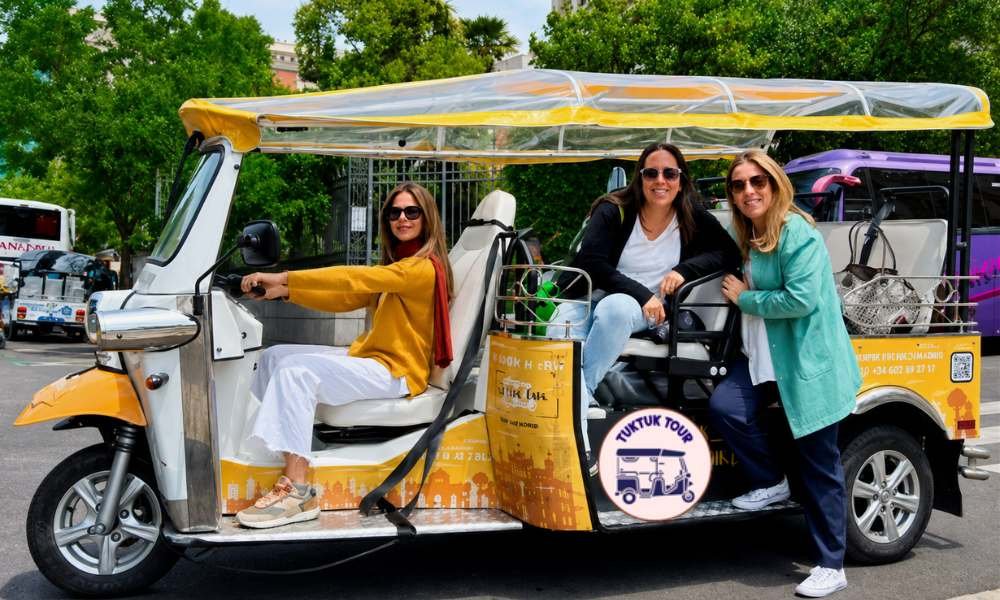 Tuk Tuk en la ruta Classics de 60 minutos por el centro histórico de Madrid